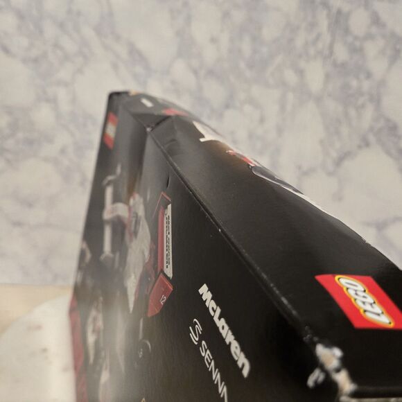 Lego Icon 10330 McLaren MP4/4 & Ayrton Senna F1 Model Race Car - Picture 8 of 10